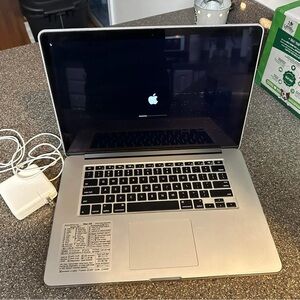 Apple MacBook - Classic Silver Finish